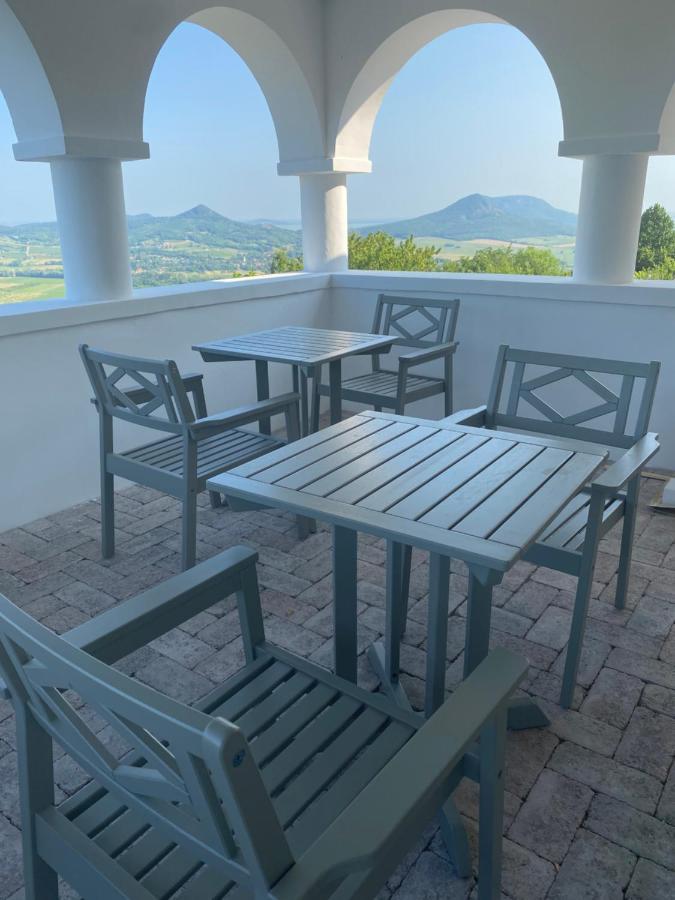 Chateau Segesdi Borapartman Gyulakeszi Extérieur photo